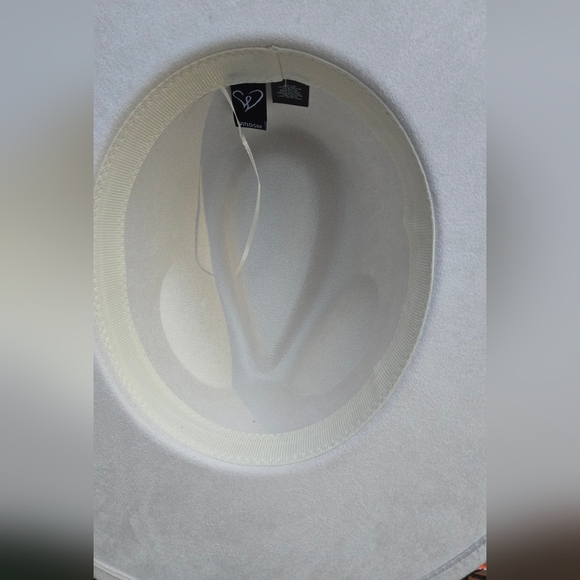 White suede Windsor hat new! - Picture 3 of 4